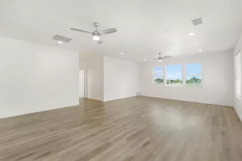 Living - 445 Cecelio Way, Tracy, CA 95376 photo 9 of 10