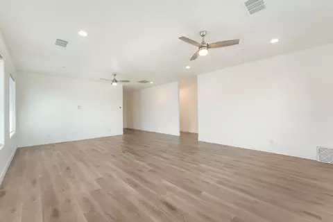 Living - 445 Cecelio Way, Tracy, CA 95376 photo 8 of 10