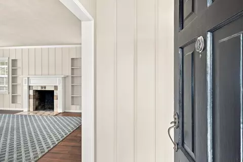 Entry Way - 301 Lorimer St, Salinas, CA 93901 photo 2 of 2