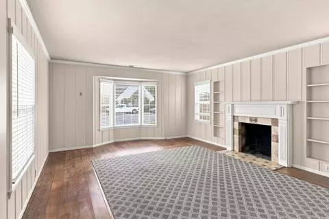 Living - 301 Lorimer St, Salinas, CA 93901 photo 2 of 2