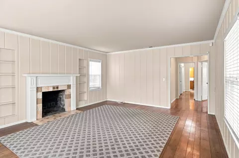 Living - 301 Lorimer St, Salinas, CA 93901 photo 1 of 2