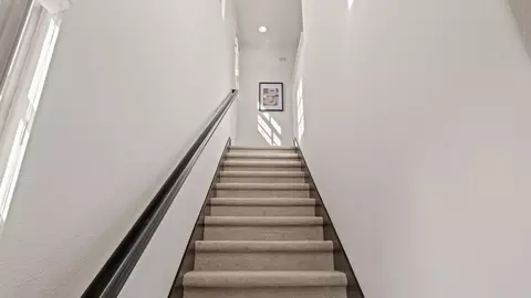 Entry Way - Minaret Ave, Mountain View, CA 94043 photo 7 of 10