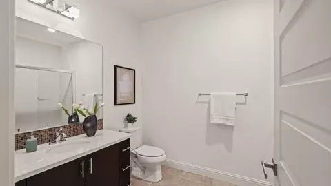 Bath - Minaret Ave, Mountain View, CA 94043 photo 1 of 8