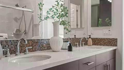 Bath - Minaret Ave, Mountain View, CA 94043 photo 6 of 8