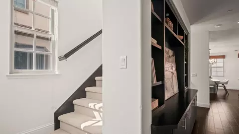 Entry Way - Minaret Ave, Mountain View, CA 94043 photo 6 of 10