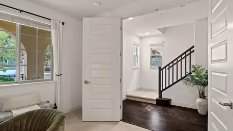 Entry Way - Minaret Ave, Mountain View, CA 94043 photo 5 of 10