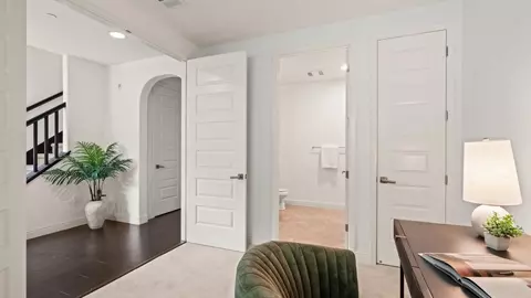 Entry Way - Minaret Ave, Mountain View, CA 94043 photo 4 of 10