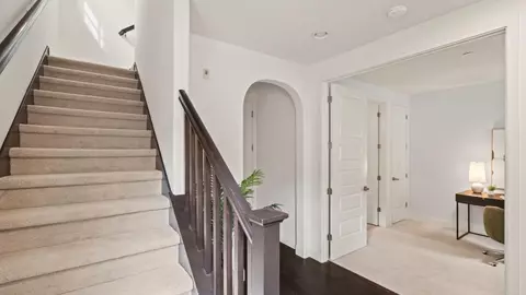 Entry Way - Minaret Ave, Mountain View, CA 94043 photo 3 of 10