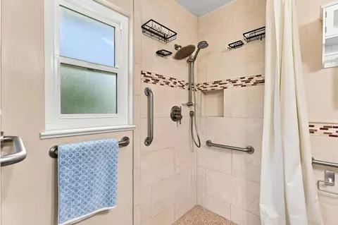 Bath - 4173 Colgate Way, Livermore, CA 94550 photo 2 of 3