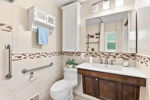 Bath - 4173 Colgate Way, Livermore, CA 94550 photo 1 of 3