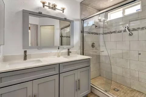 Bath - 14076 Pinecrest St, Lathrop, CA 95330 photo 2 of 3
