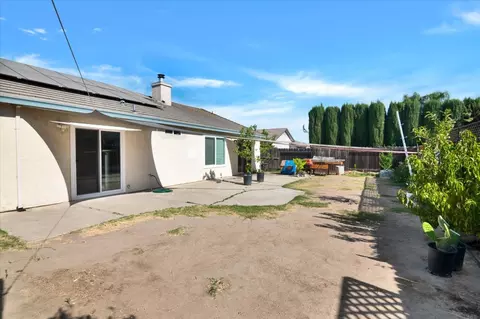Exterior - 14076 Pinecrest St, Lathrop, CA 95330 photo 5 of 7