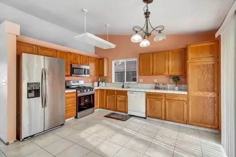 Kitchen - 14076 Pinecrest St, Lathrop, CA 95330 photo 2 of 3