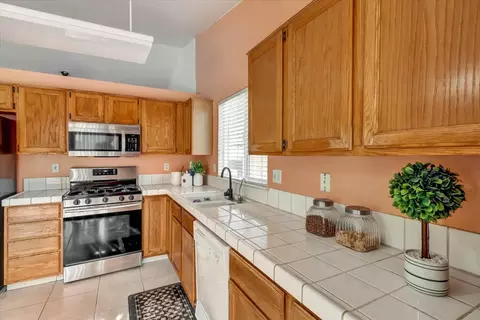Kitchen - 14076 Pinecrest St, Lathrop, CA 95330 photo 3 of 3