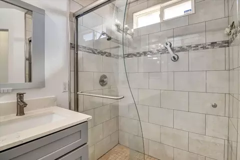 Bath - 14076 Pinecrest St, Lathrop, CA 95330 photo 3 of 3