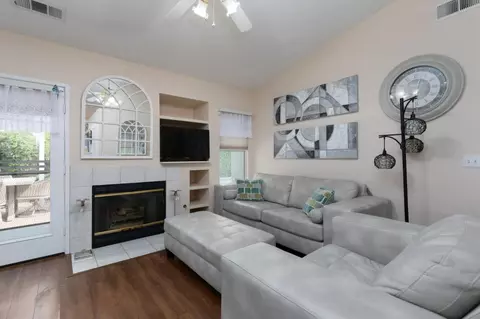 Living - 2671 Dennis Ave, Clovis, CA 93611 photo 3 of 4