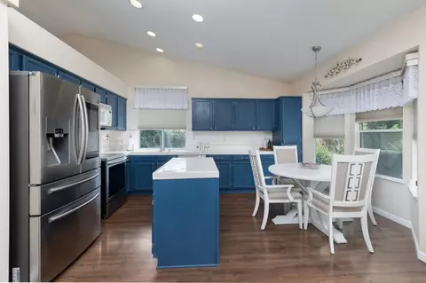 Kitchen - 2671 Dennis Ave, Clovis, CA 93611 photo 2 of 6