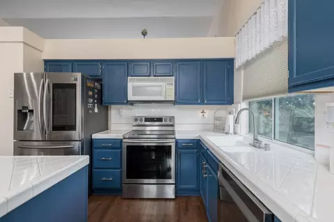 Kitchen - 2671 Dennis Ave, Clovis, CA 93611 photo 4 of 6