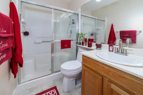Bath - 2671 Dennis Ave, Clovis, CA 93611 photo 3 of 3