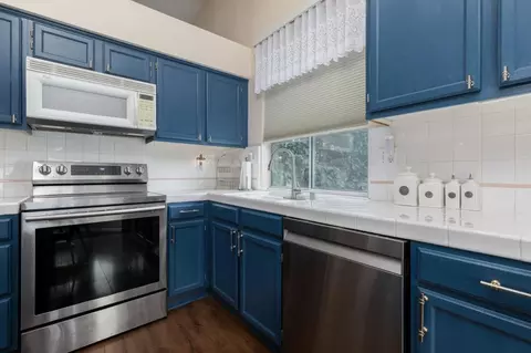 Kitchen - 2671 Dennis Ave, Clovis, CA 93611 photo 5 of 6