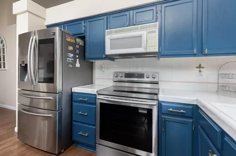 Kitchen - 2671 Dennis Ave, Clovis, CA 93611 photo 6 of 6