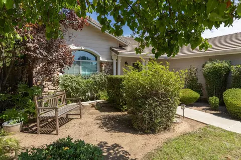 Exterior - 2671 Dennis Ave, Clovis, CA 93611 photo 2 of 18
