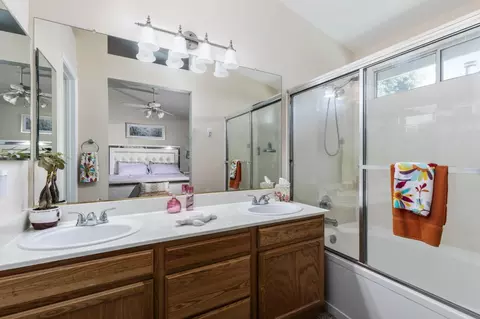 Bath - 2671 Dennis Ave, Clovis, CA 93611 photo 1 of 3