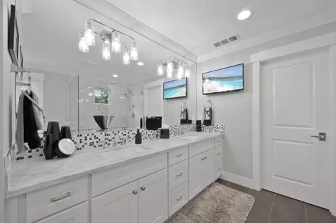 Bath - 1052 Mcbain Ave, Campbell, CA 95008 photo 5 of 16