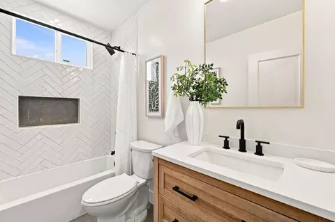 Bath - 200 Magnolia Ave, Millbrae, CA 94030 photo 1 of 3