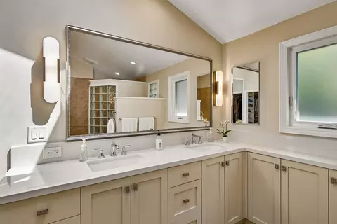 Bath - 1068 Rose Ave, Mountain View, CA 94040 photo 2 of 5