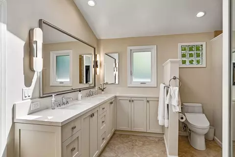 Bath - 1068 Rose Ave, Mountain View, CA 94040 photo 1 of 5
