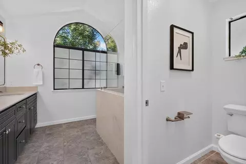 Bath - 454 Mountain Laurel Ct, Mountain View, CA 94043 photo 4 of 6