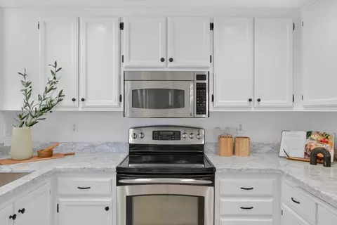 Kitchen - 454 Mountain Laurel Ct, Mountain View, CA 94043 photo 3 of 4