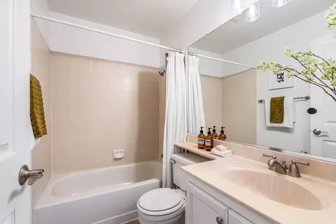 Bath - 454 Mountain Laurel Ct, Mountain View, CA 94043 photo 6 of 6