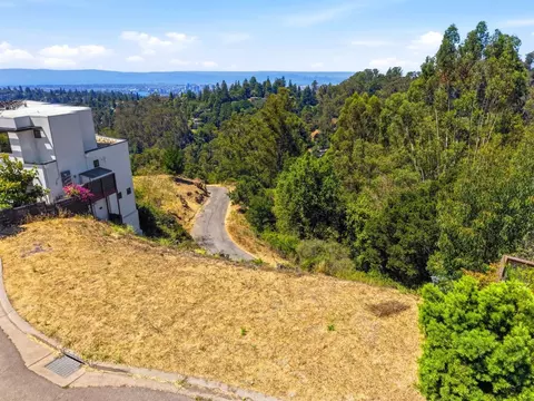 21 Jewel Ct, Oakland, CA 94611