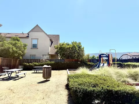 Exterior - Creekside Ct, Gilroy, CA 95020 photo 2 of 4