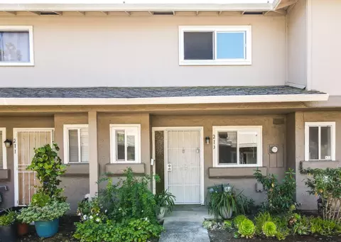 Exterior - 213 N Temple Dr, Milpitas, CA 95035 photo 4 of 8
