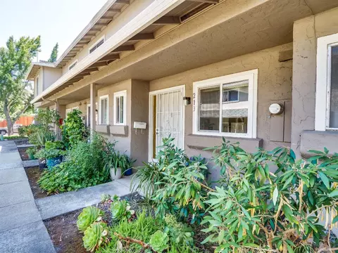 Exterior - 213 N Temple Dr, Milpitas, CA 95035 photo 2 of 8