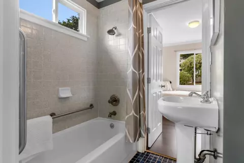 Bath - 326 Channing Way, Pacifica, CA 94044 photo 1 of 2