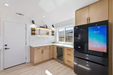 Kitchen - 141 Rishell Dr, Oakland, CA 94619 photo 7 of 7