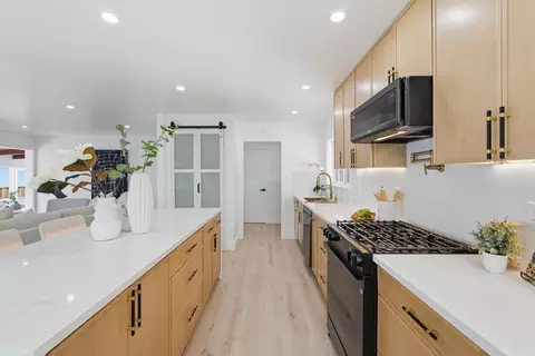 Kitchen - 141 Rishell Dr, Oakland, CA 94619 photo 6 of 7