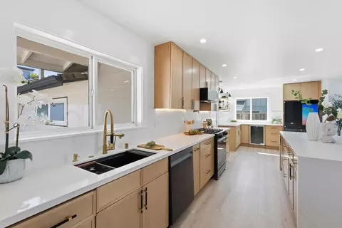 Kitchen - 141 Rishell Dr, Oakland, CA 94619 photo 4 of 7