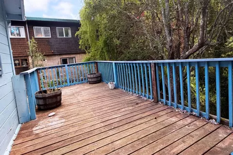 Exterior - 652 Rockaway Beach Ave, Pacifica, CA 94044 photo 3 of 5