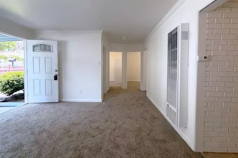 Entry Way - 652 Rockaway Beach Ave, Pacifica, CA 94044 photo 1 of 1