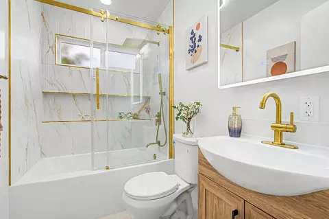 Bath - 2945 Castleton Dr, San Jose, CA 95148 photo 1 of 2