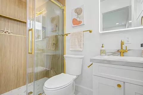 Bath - 2945 Castleton Dr, San Jose, CA 95148 photo 2 of 2
