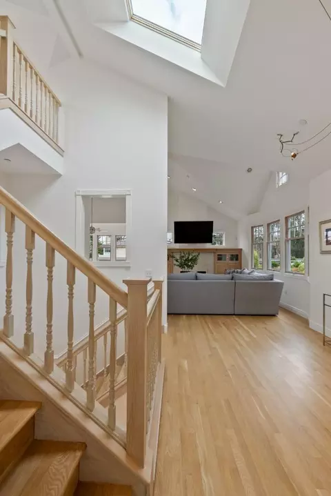 Entry Way - 2 Alameda Ave, Half Moon Bay, CA 94019 photo 5 of 6
