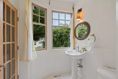 Bath - 2 Alameda Ave, Half Moon Bay, CA 94019 photo 1 of 6