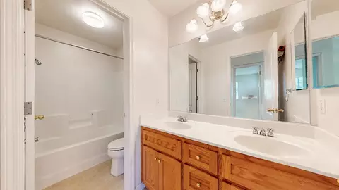 Bath - 532 W Springer Dr, Turlock, CA 95382 photo 4 of 4