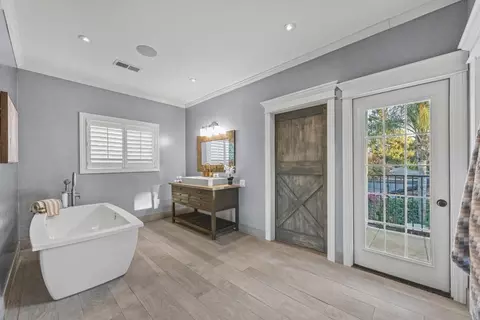 Bath - 7790 Filice Dr, Gilroy, CA 95020 photo 3 of 6